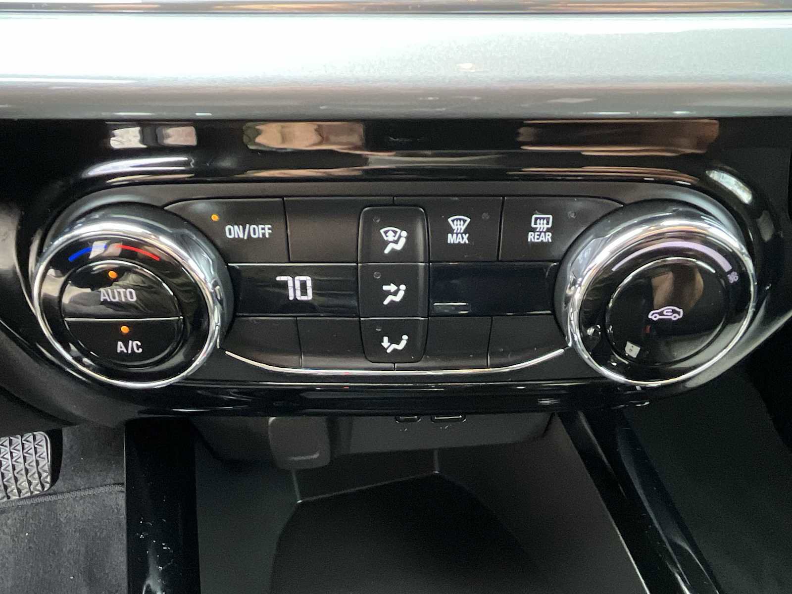 Certified 2024 Chevrolet Trax LT image 17