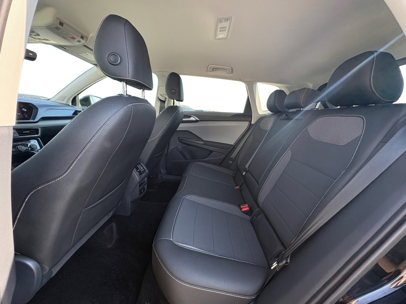 Certified 2024 Volkswagen Taos SE image 5