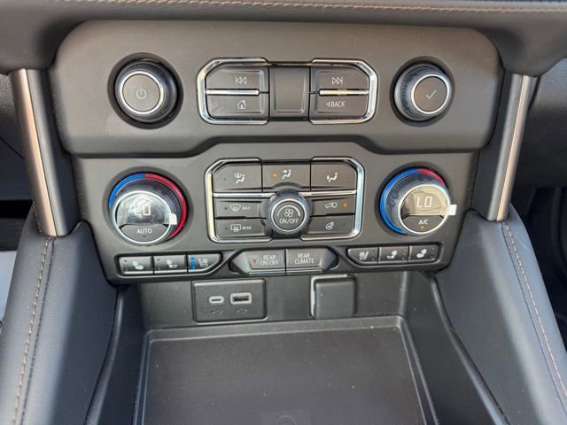 Used 2024 Chevrolet Suburban High Country w/ Advanced Technology Package image 30