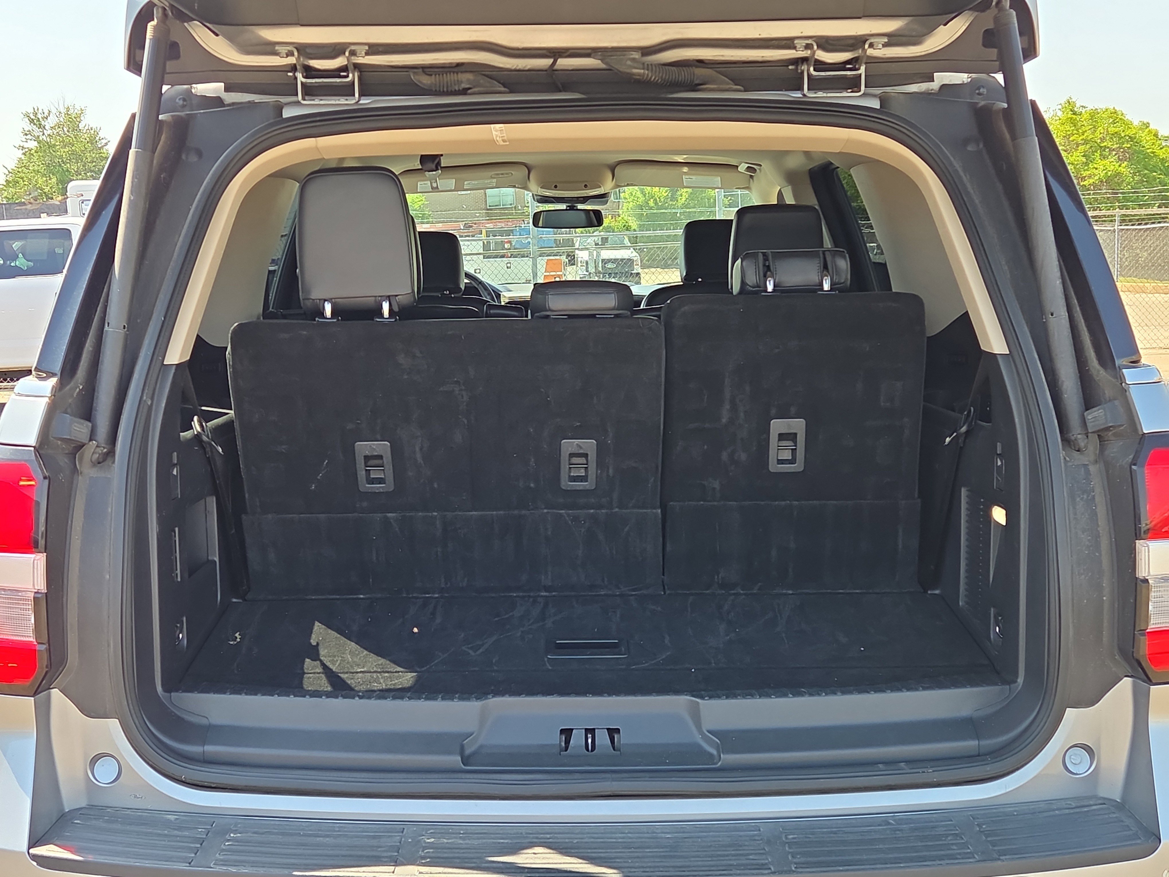 Used 2024 Ford Expedition XLT image 15