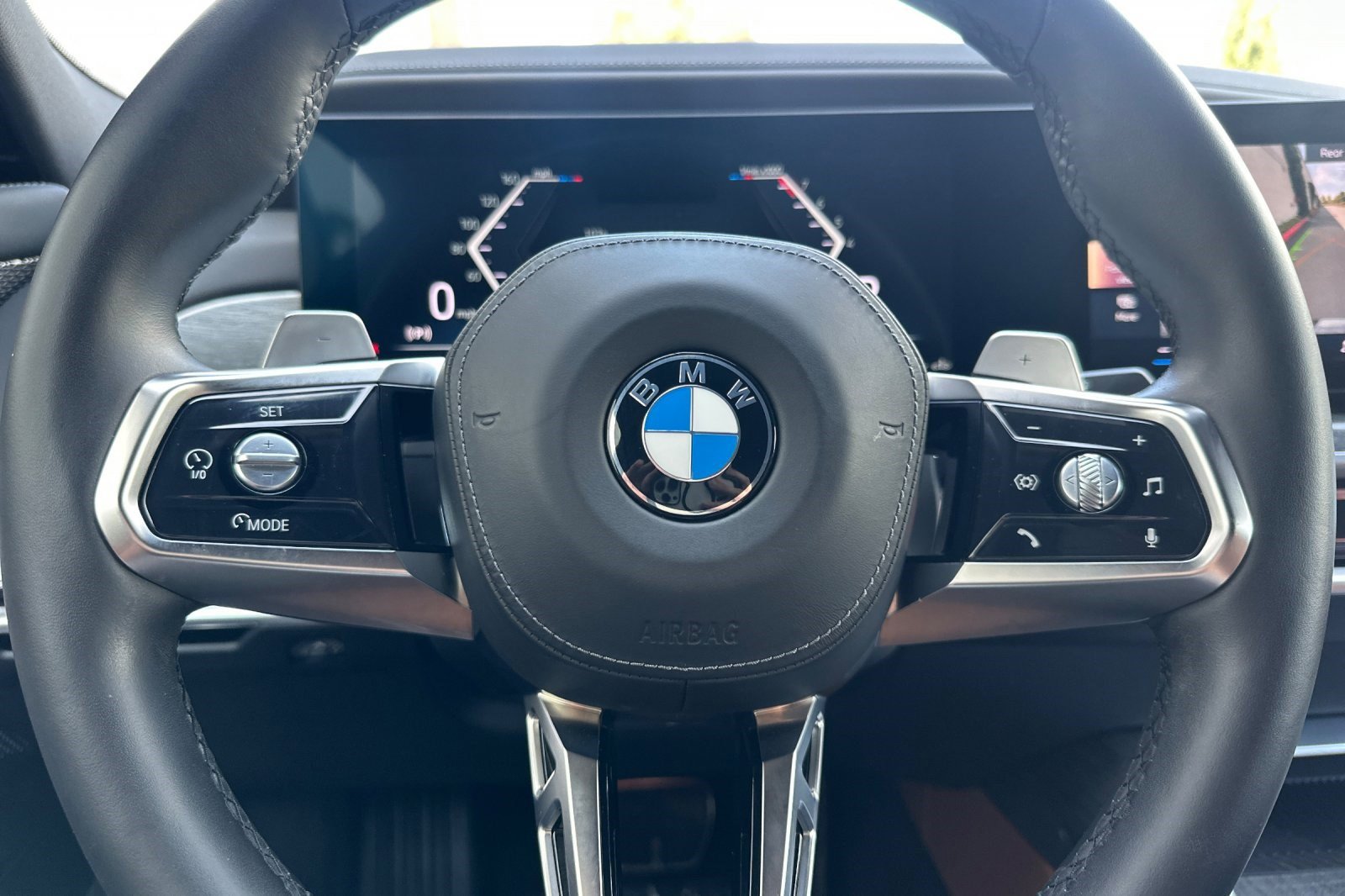 Used 2025 BMW 740i w/ Premium Package RWD image 29