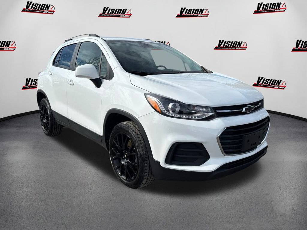 Used 2021 Chevrolet Trax LT w/ Sport Edition image 3