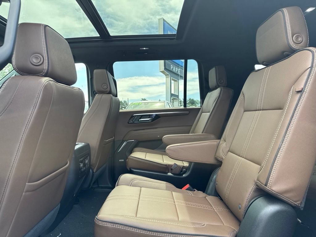 New 2026 Chevrolet Suburban High Country w/ Sun And Tow Package AWD/4WD image 21