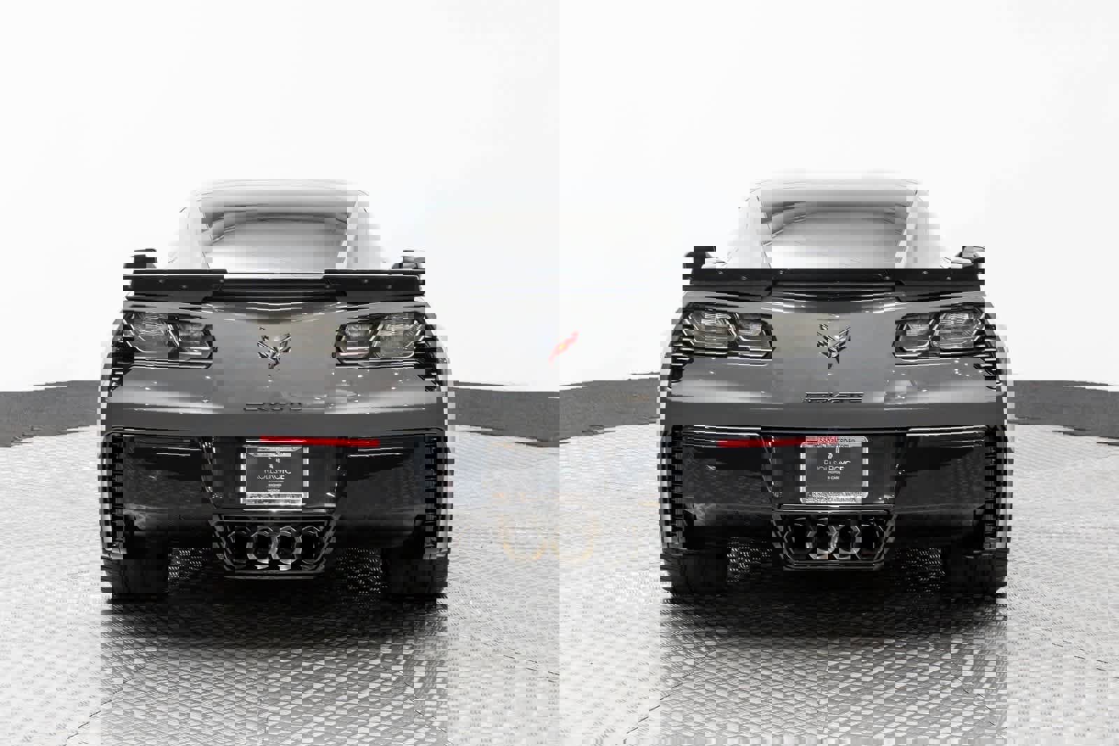 Used 2015 Chevrolet Corvette Z06 w/ 3LZ Preferred Equipment Group image 5