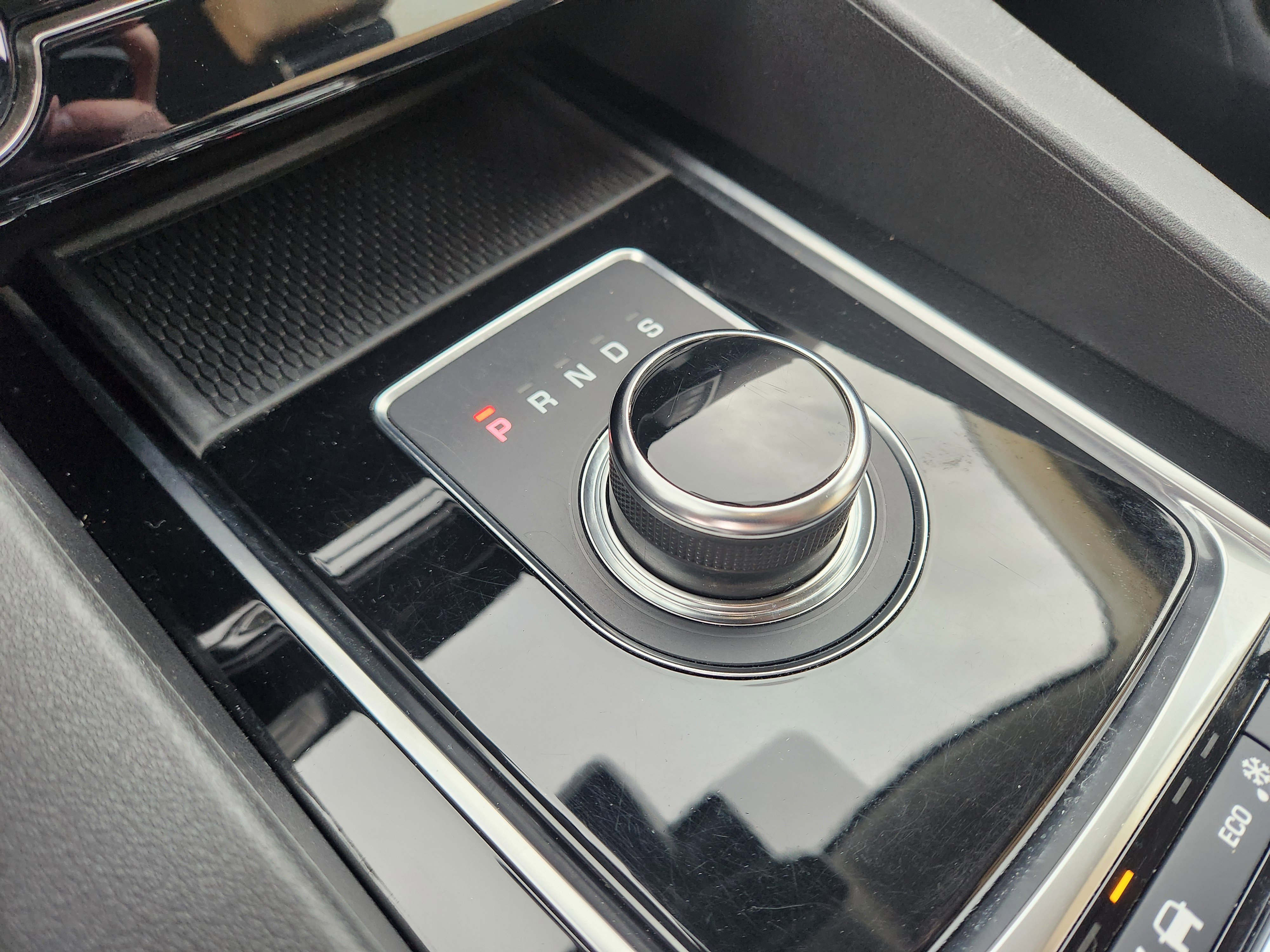 Used 2018 Jaguar F-PACE Premium image 11