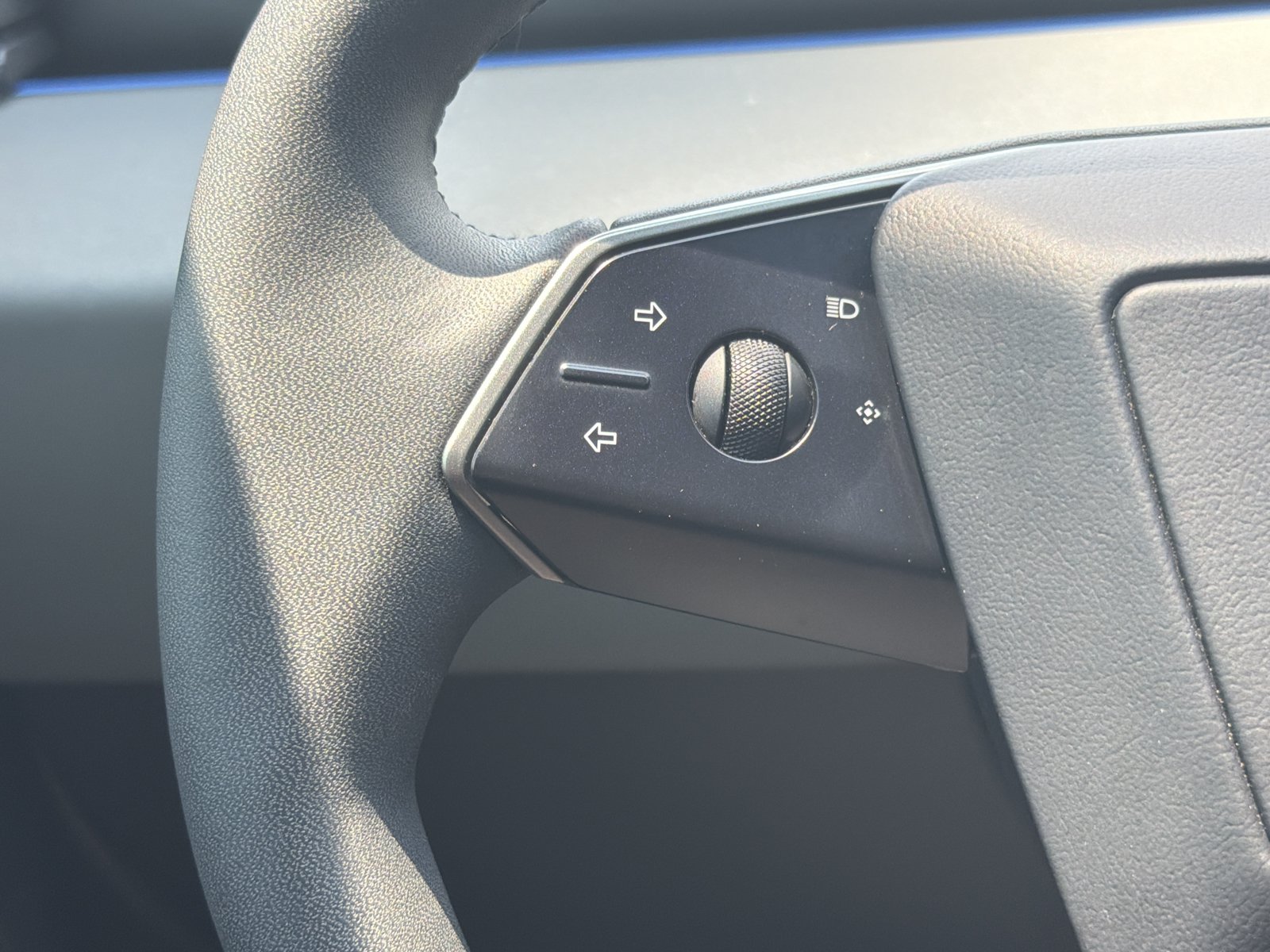 Used 2025 Tesla Cybertruck AWD Crew Cab image 18