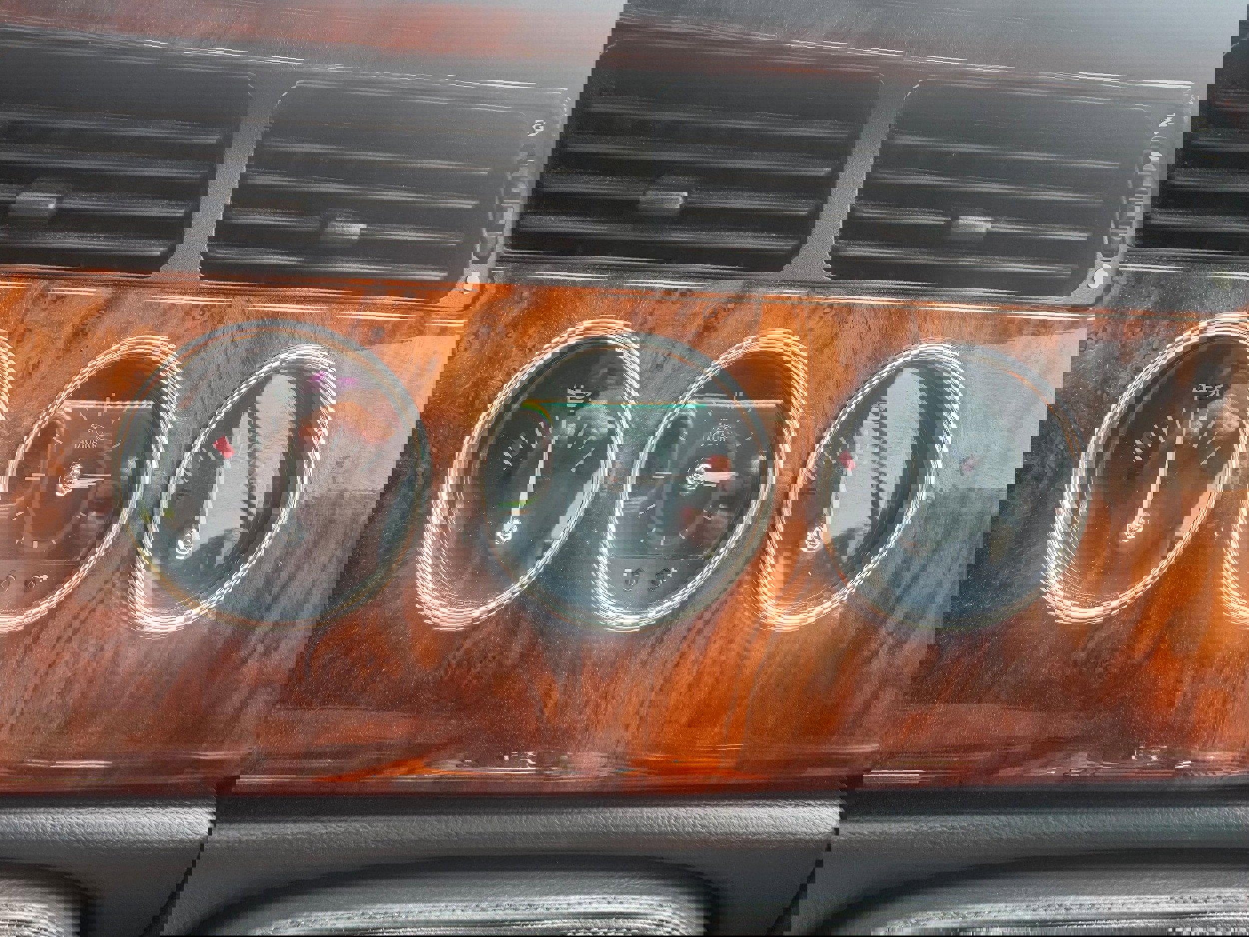 Used 2003 Jaguar XK8 Convertible image 22