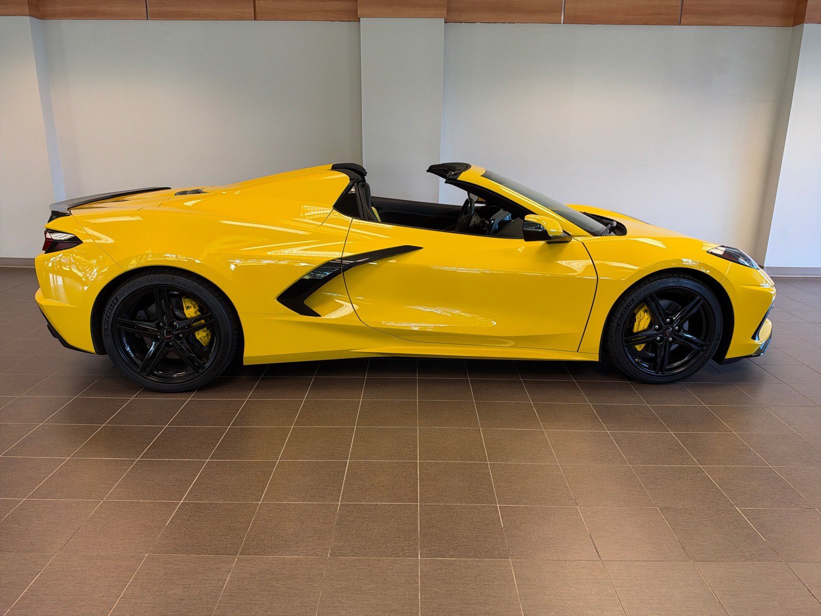 Used 2026 Chevrolet Corvette Stingray Convertible w/ 1LT RWD image 7