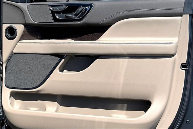 Used 2024 Lincoln Navigator Premiere AWD/4WD image 27