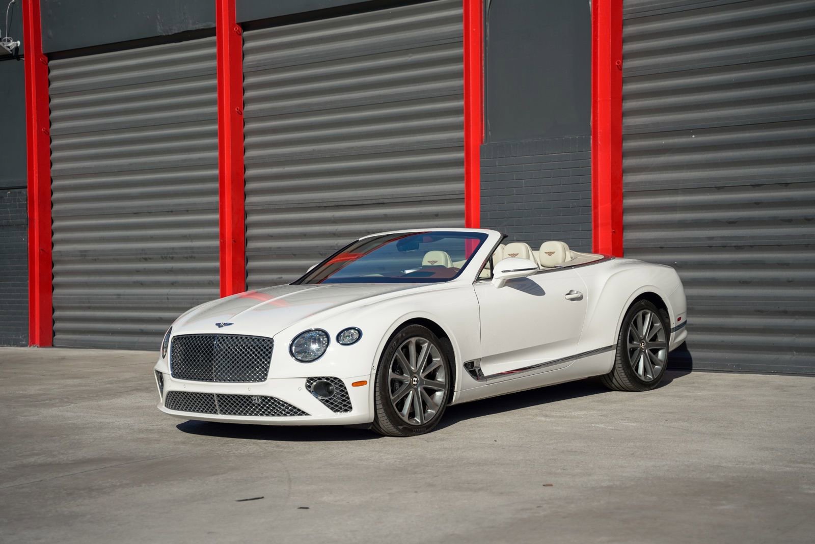 Used 2020 Bentley Continental GT image 1