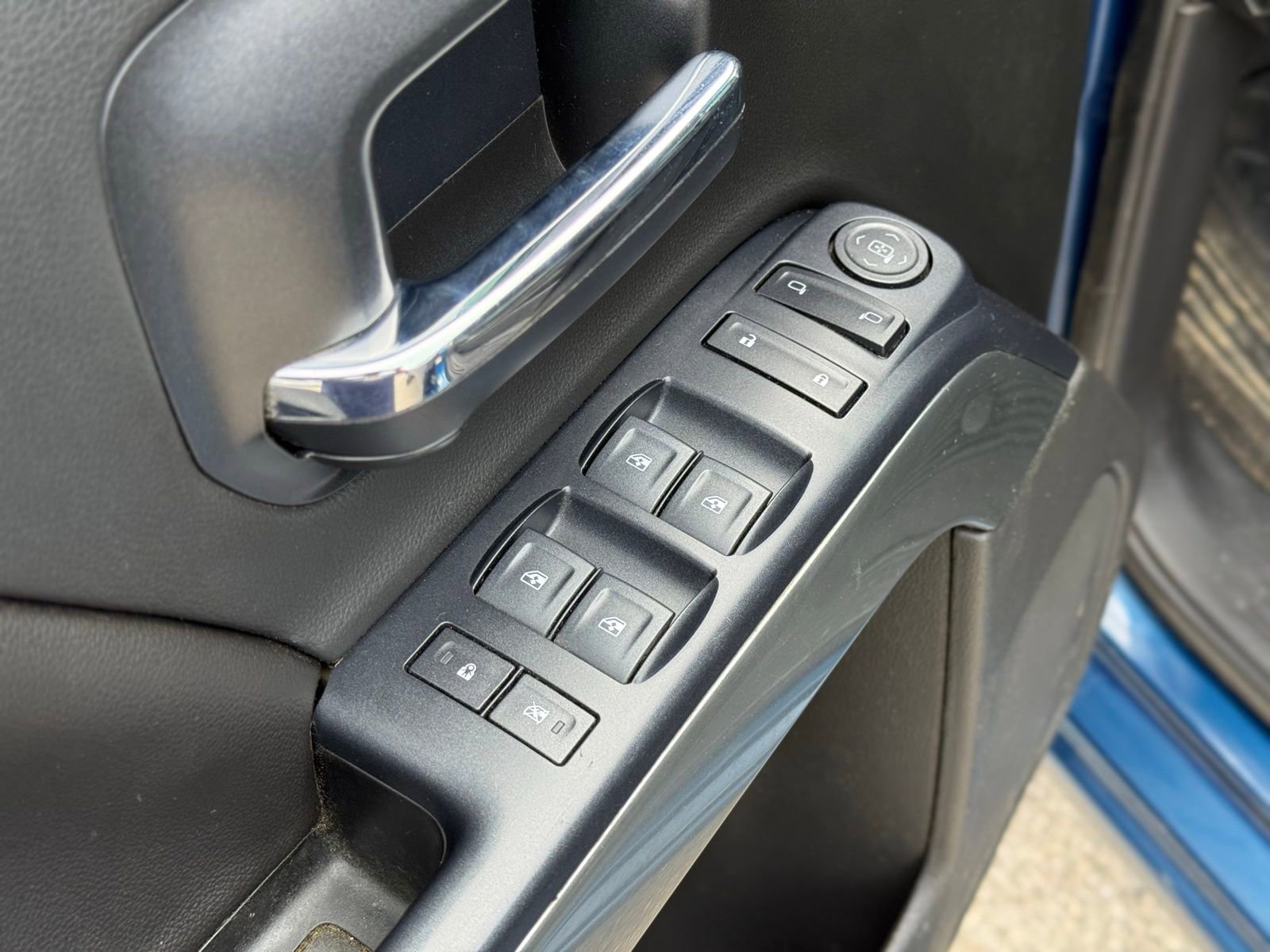 Used 2018 Chevrolet Silverado 1500 LT w/ All Star Edition AWD/4WD image 12