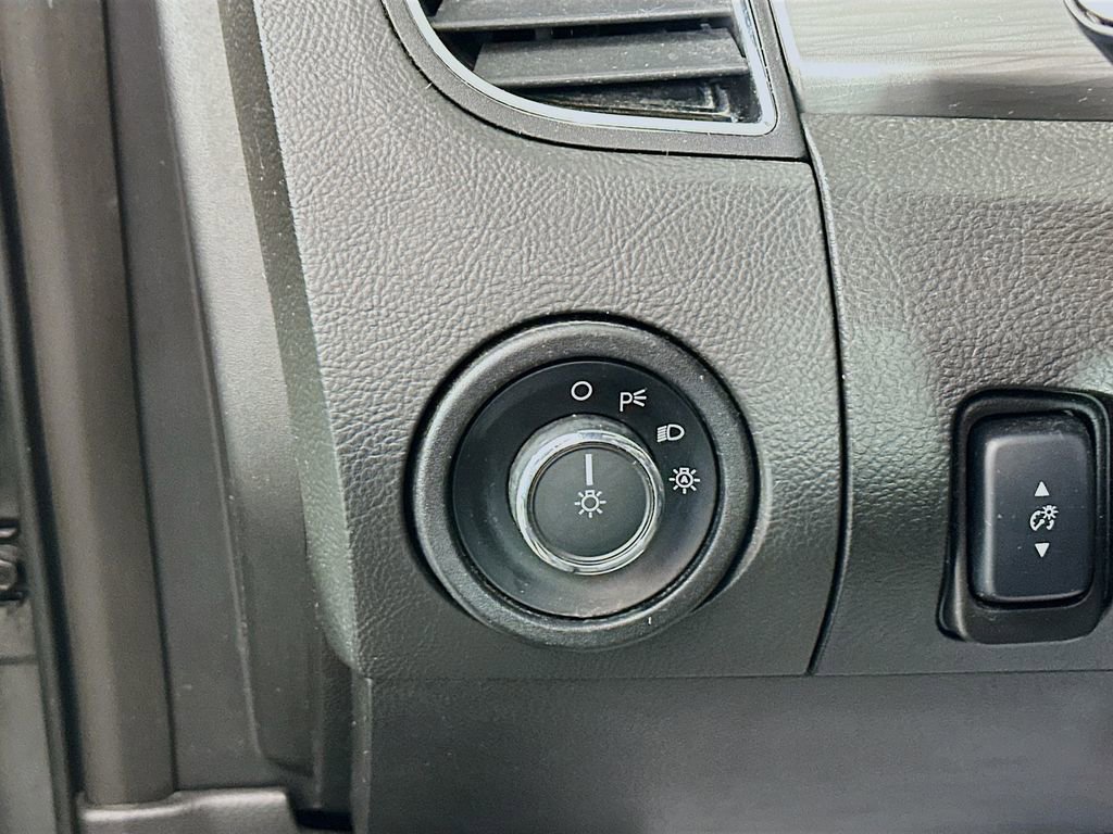 Used 2013 Ford Taurus SEL image 10