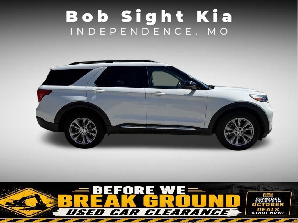 Used 2024 Ford Explorer XLT w/ Equipment Group 202A AWD/4WD image 12