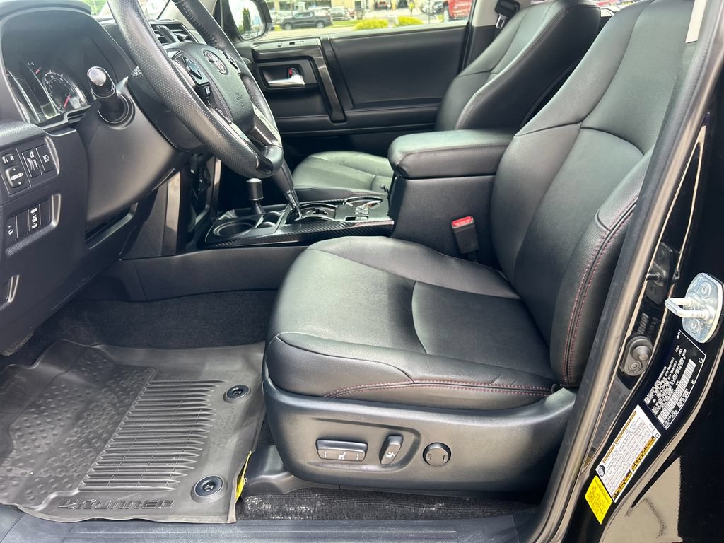 Certified 2021 Toyota 4Runner Venture w/ Moonroof Package AWD/4WD image 10