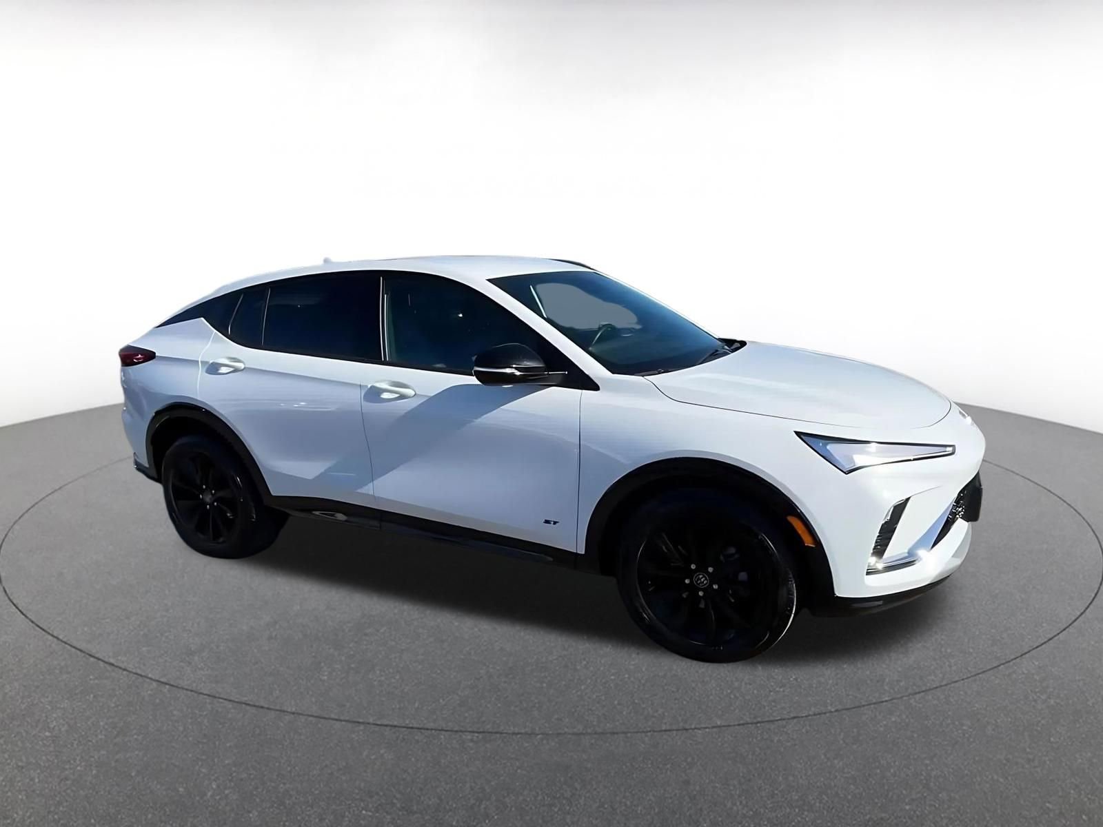 Used 2025 Buick Envista Sport Touring image 2