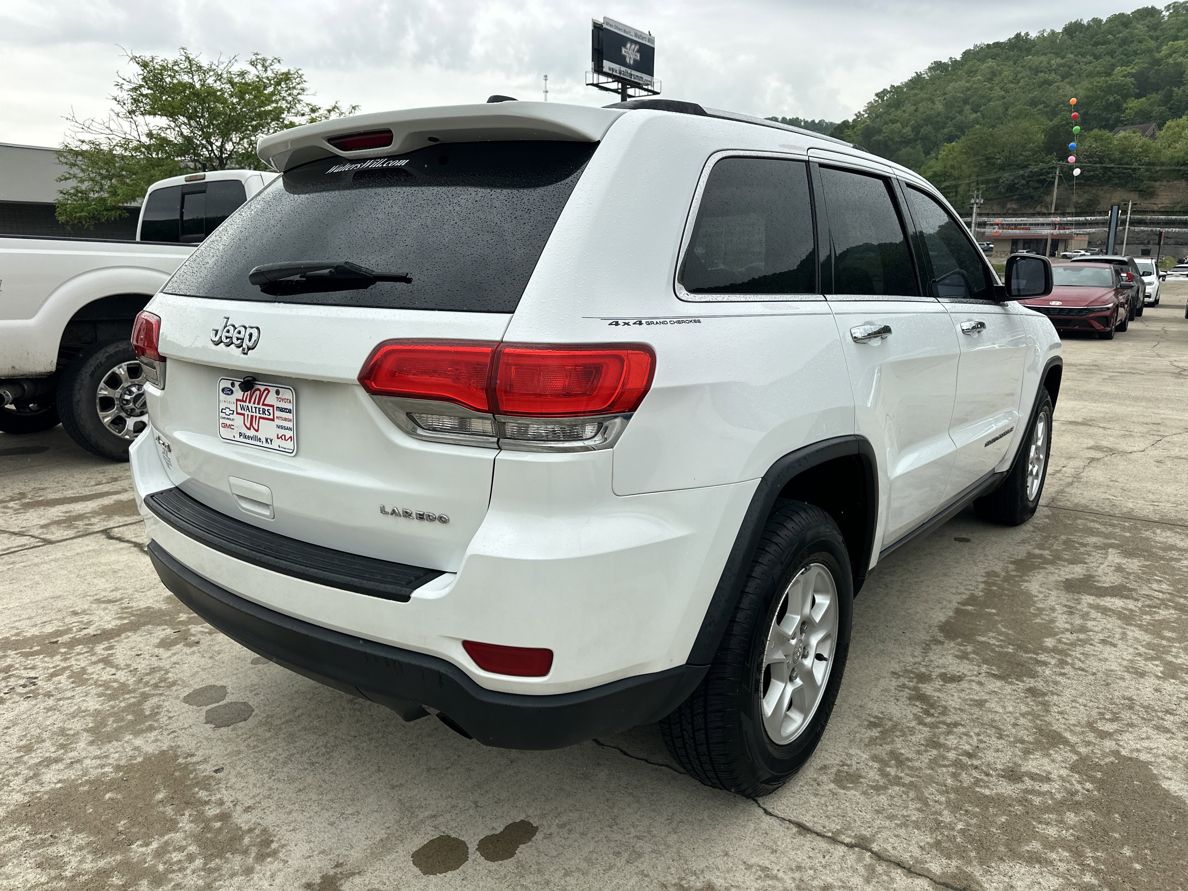 Used 2015 Jeep Grand Cherokee Laredo w/ Quick Order Package 23E AWD/4WD image 2