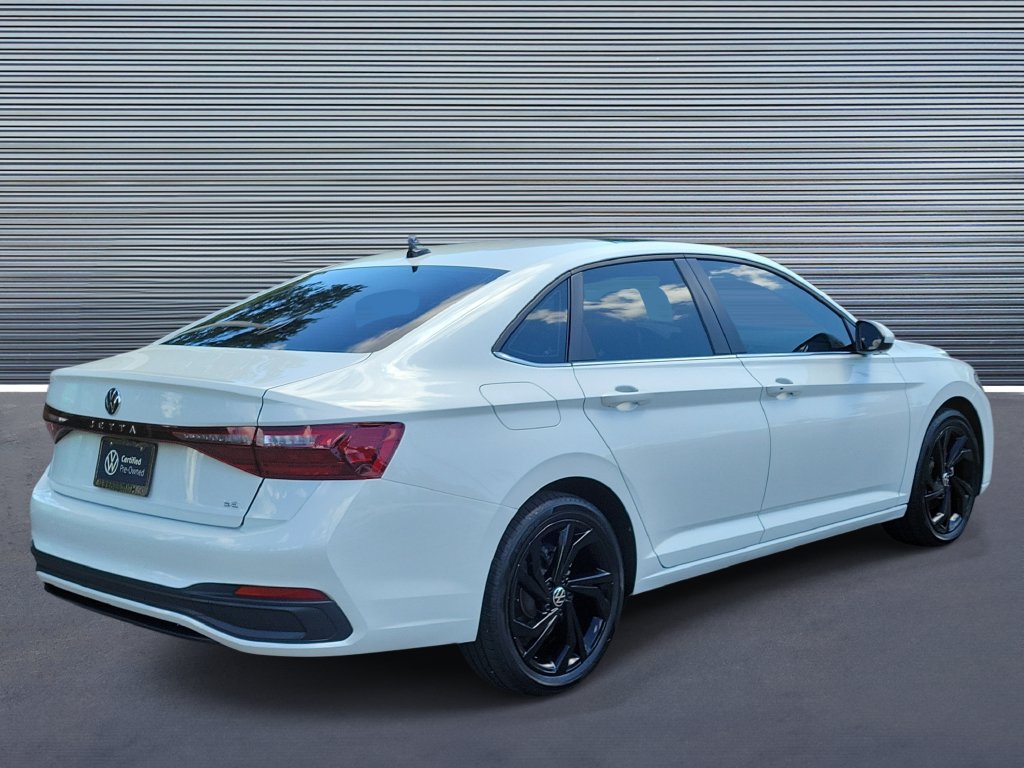 Certified 2025 Volkswagen Jetta SE w/ Sunroof Package FWD image 3