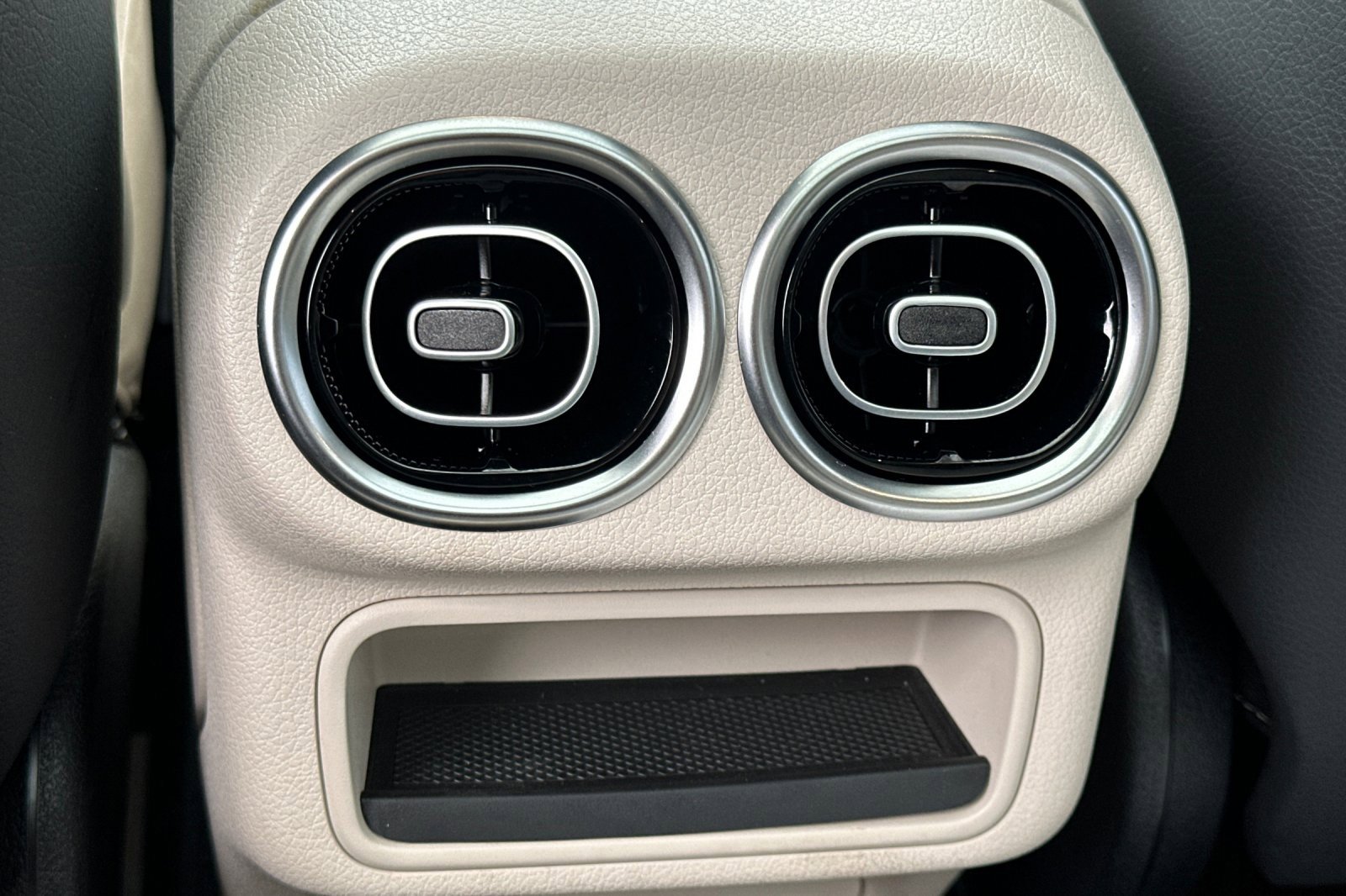 Used 2025 Mercedes-Benz GLC 300 4MATIC image 41