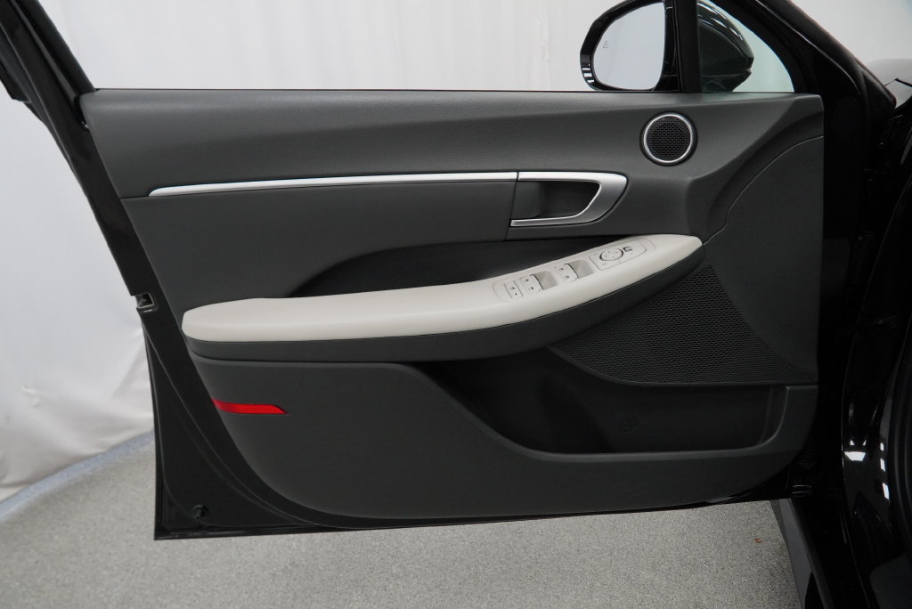 Used 2025 Hyundai Sonata SEL FWD image 34