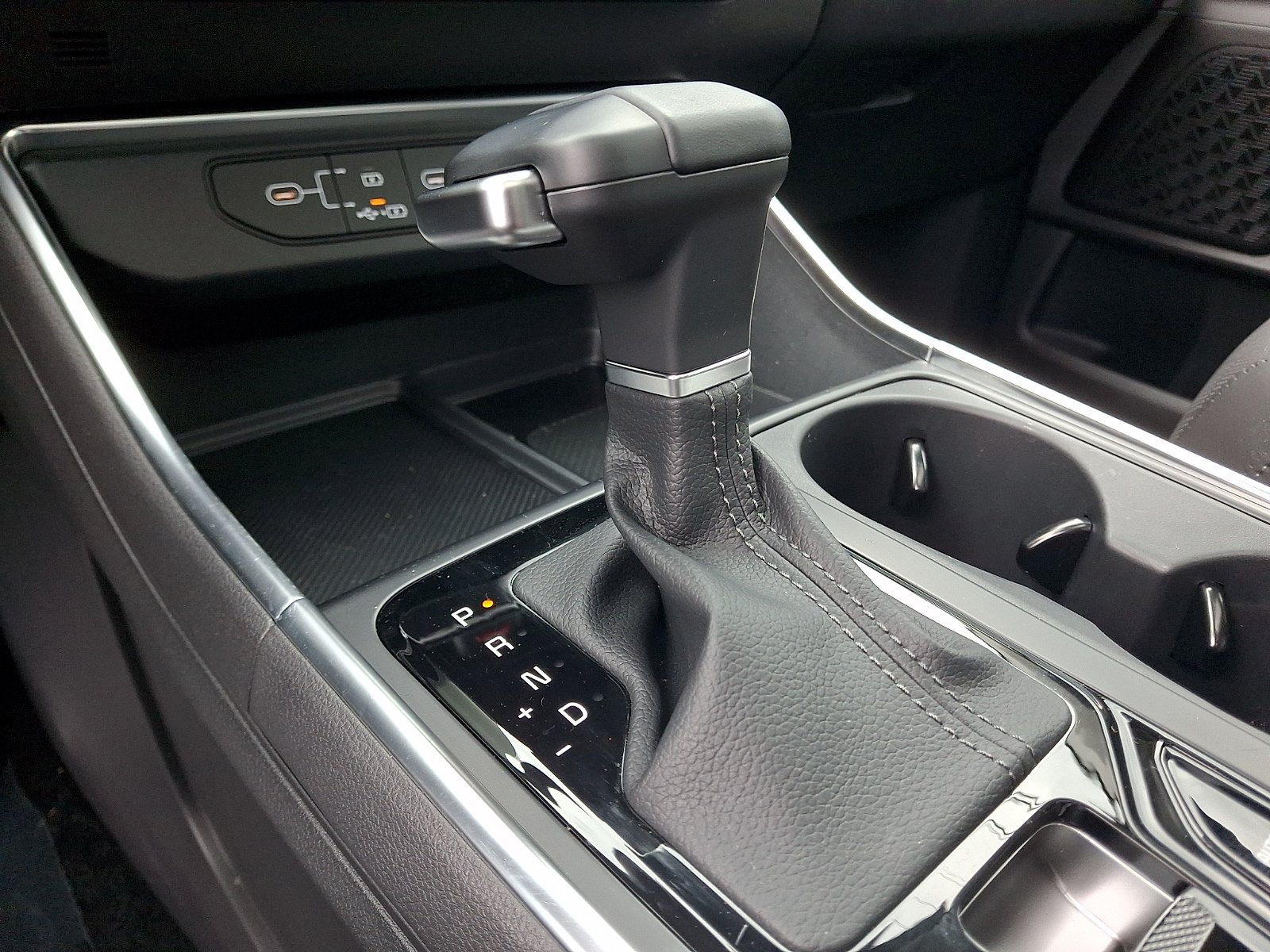 Used 2026 Kia Carnival SX w/ SX Dark Edition Package FWD image 17