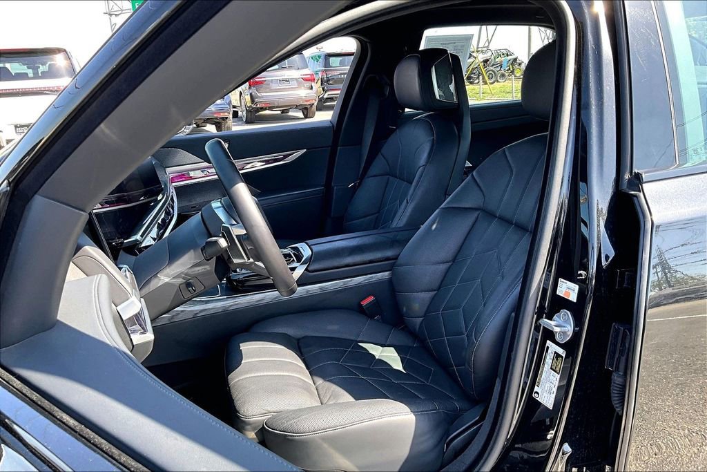 Used 2024 BMW 740i RWD image 35