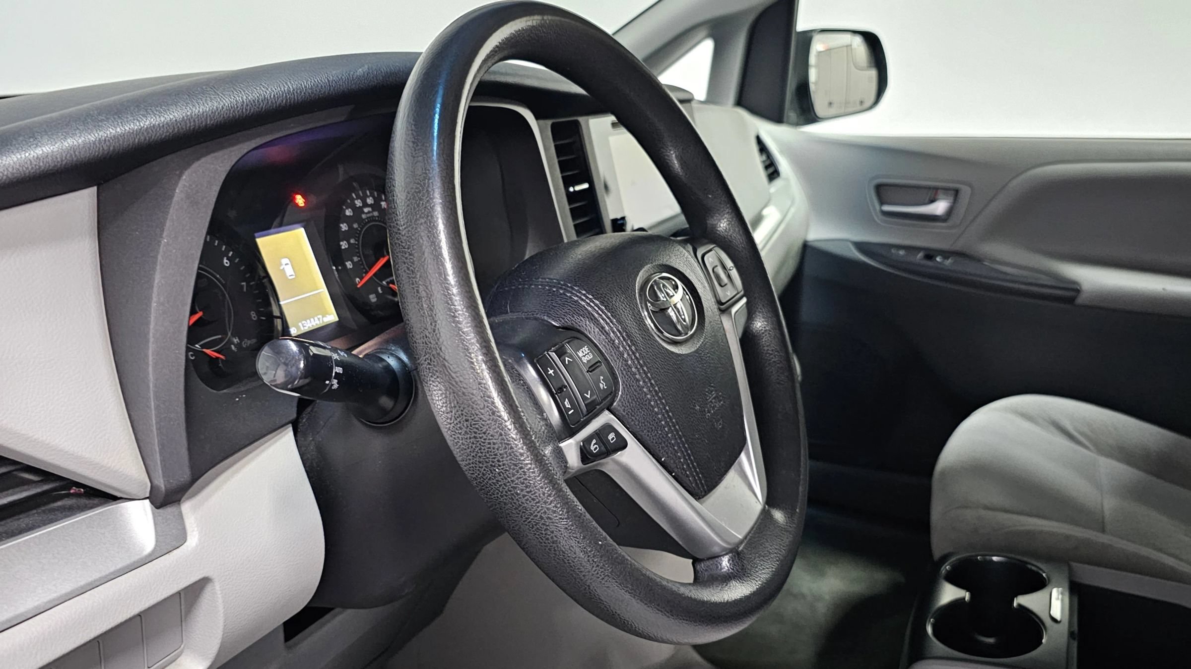 Used 2016 Toyota Sienna LE FWD image 11