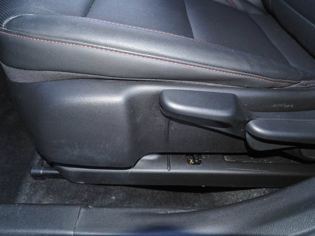 Certified 2024 Chevrolet Trax RS FWD image 34