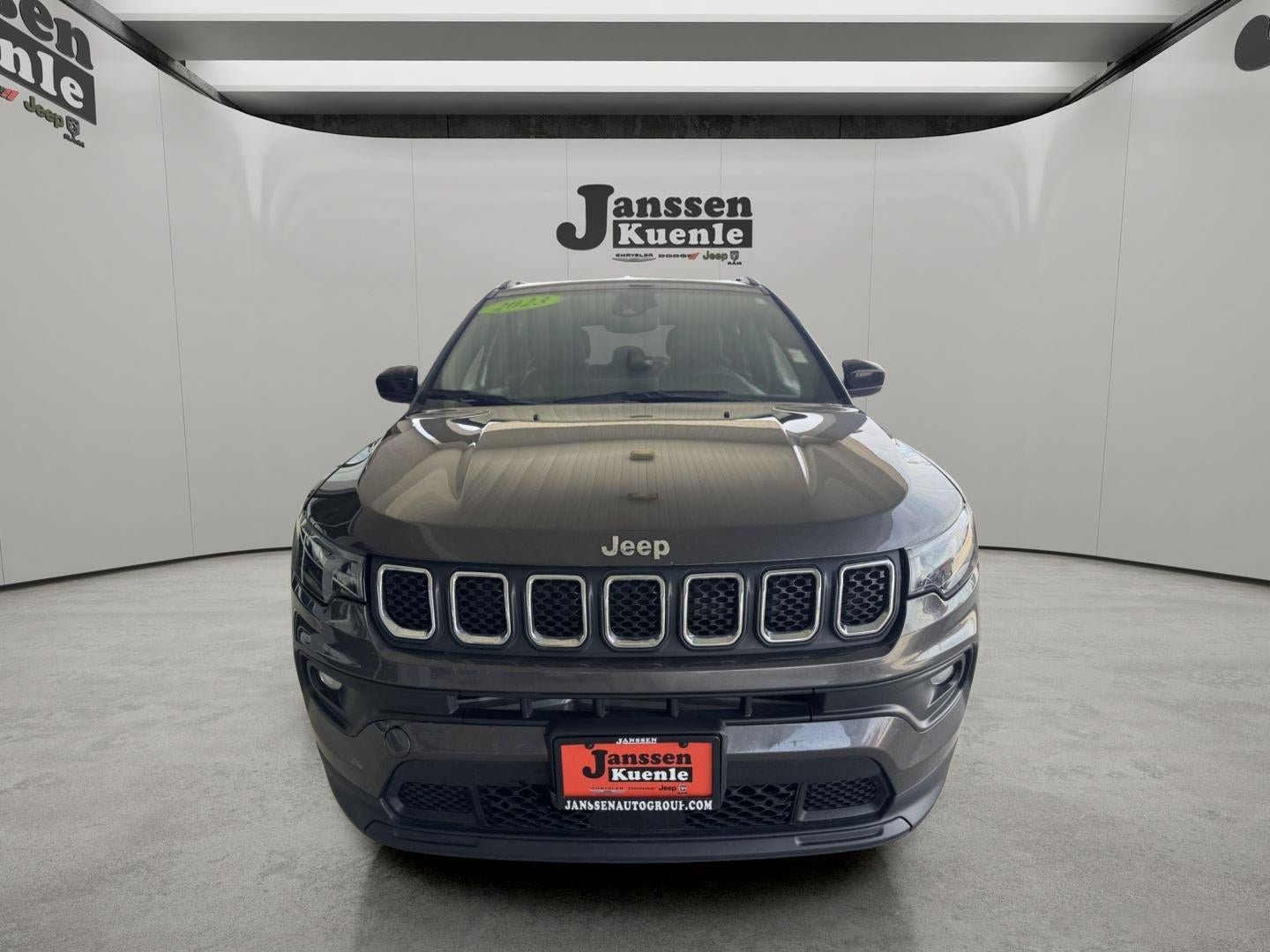Used 2023 Jeep Compass Latitude w/ Convenience Group AWD/4WD image 4