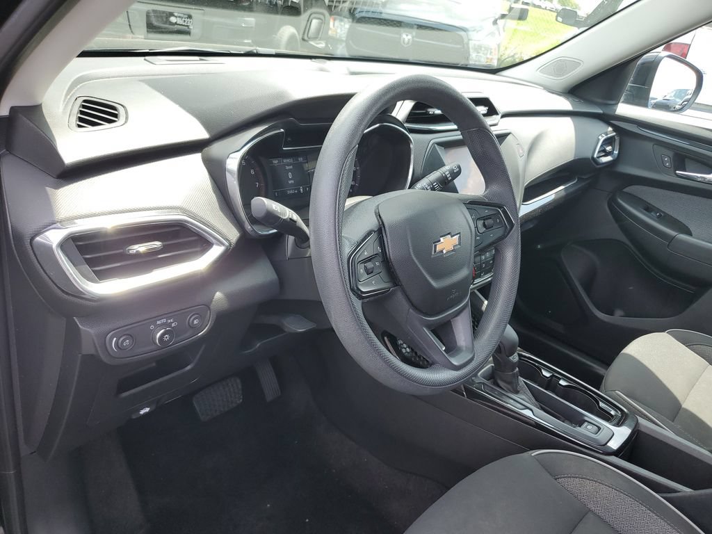 Used 2023 Chevrolet TrailBlazer LT FWD image 19