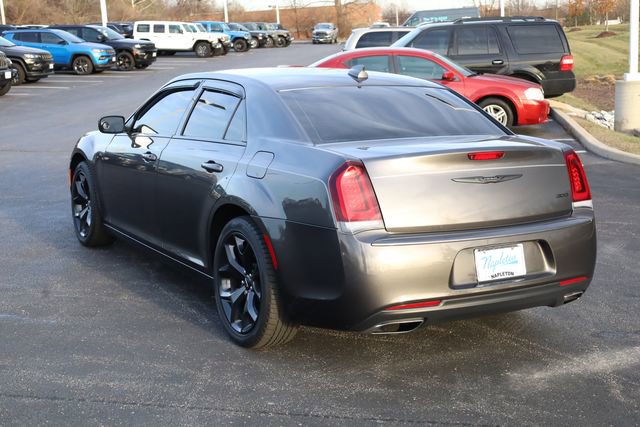 Used 2022 Chrysler 300 Touring w/ Sport Appearance Package image 5