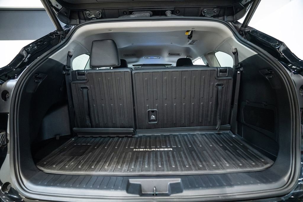 Used 2023 Toyota Highlander XLE AWD/4WD image 43
