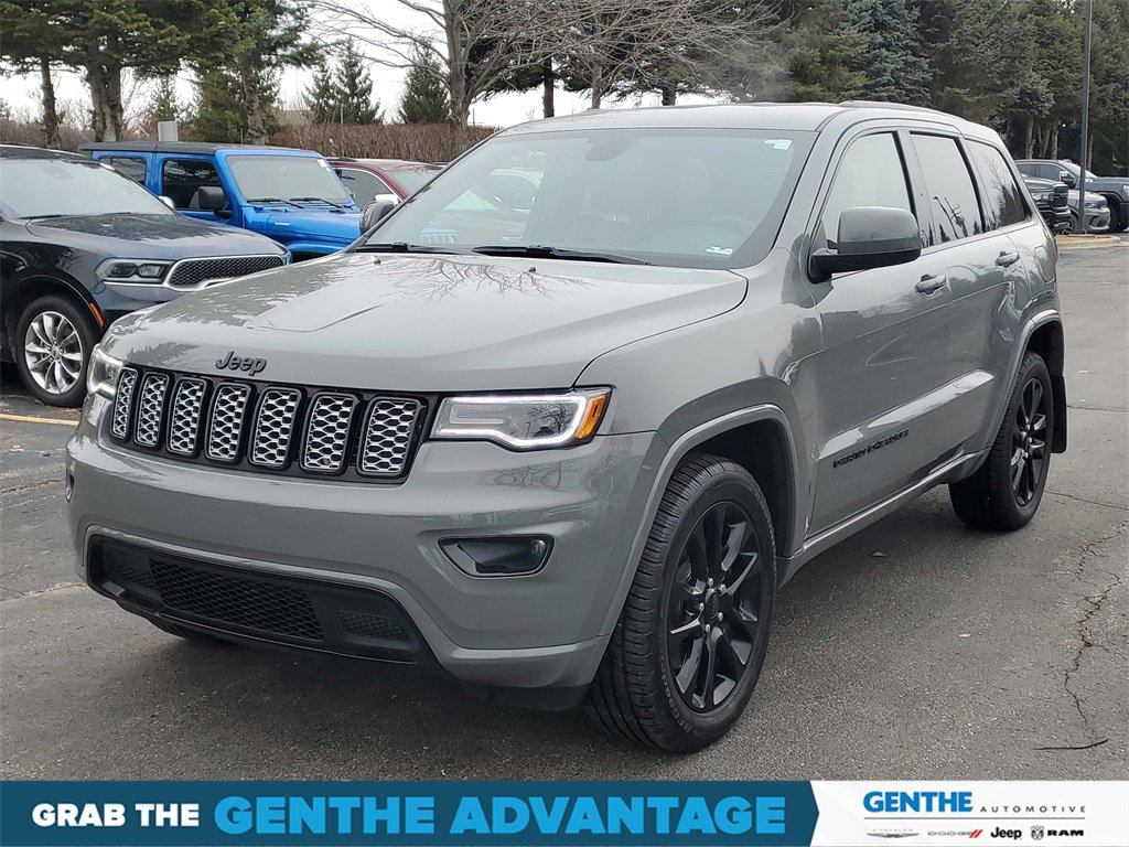 Used 2021 Jeep Grand Cherokee Laredo X image 2