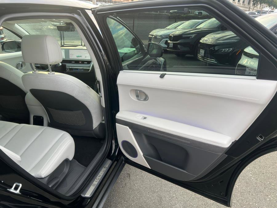 Used 2024 Hyundai Ioniq 5 Limited image 42