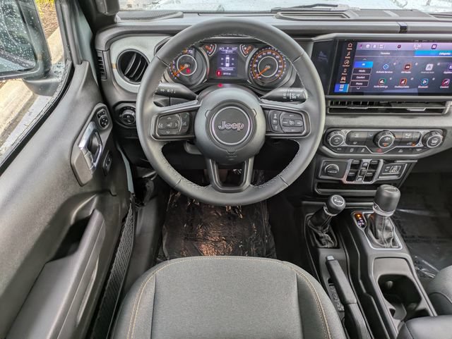 Used 2025 Jeep Gladiator Sport AWD/4WD image 11