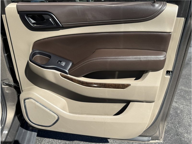 Used 2016 Chevrolet Suburban LT image 26