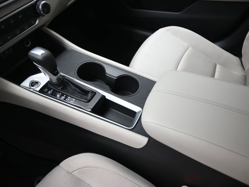 Used 2025 Nissan Altima 2.5 SV image 31