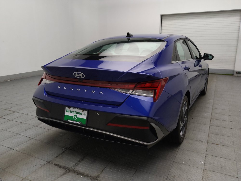 Used 2025 Hyundai Elantra SEL FWD image 9