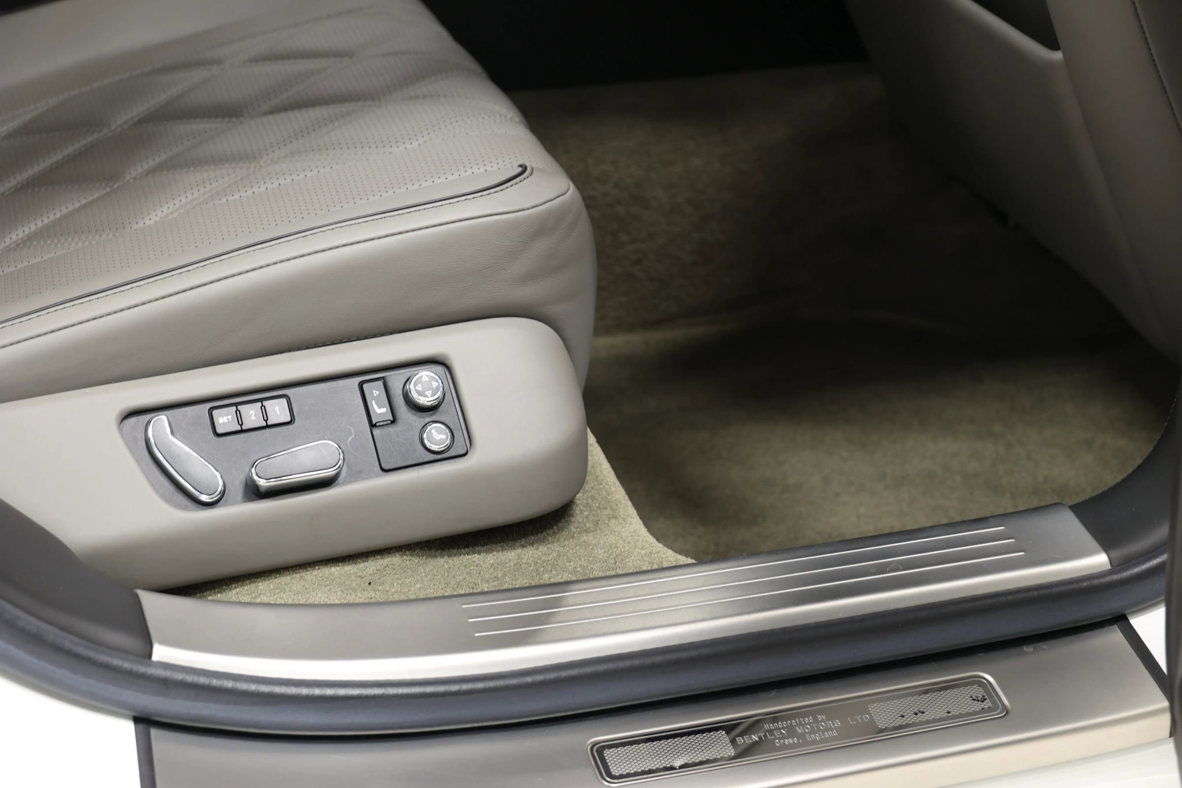 Used 2014 Bentley Flying Spur W12 image 63