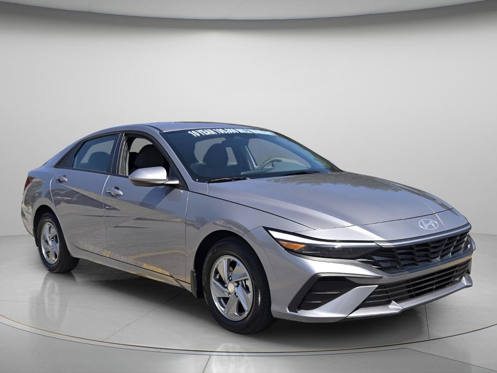 Certified 2026 Hyundai Elantra SE w/ Cargo Package FWD image 9