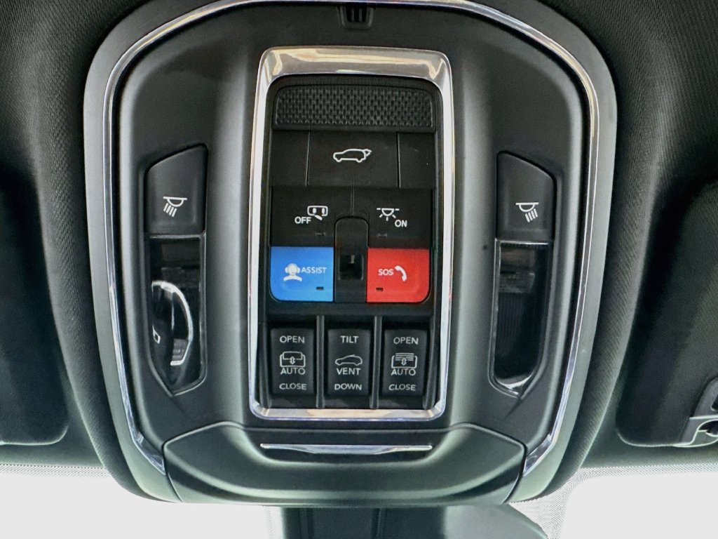 Used 2023 Jeep Grand Cherokee Trailhawk w/ Advanced Protech Group II AWD/4WD image 25