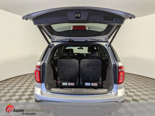 Used 2015 Ford Explorer XLT w/ Equipment Group 202A AWD/4WD image 9
