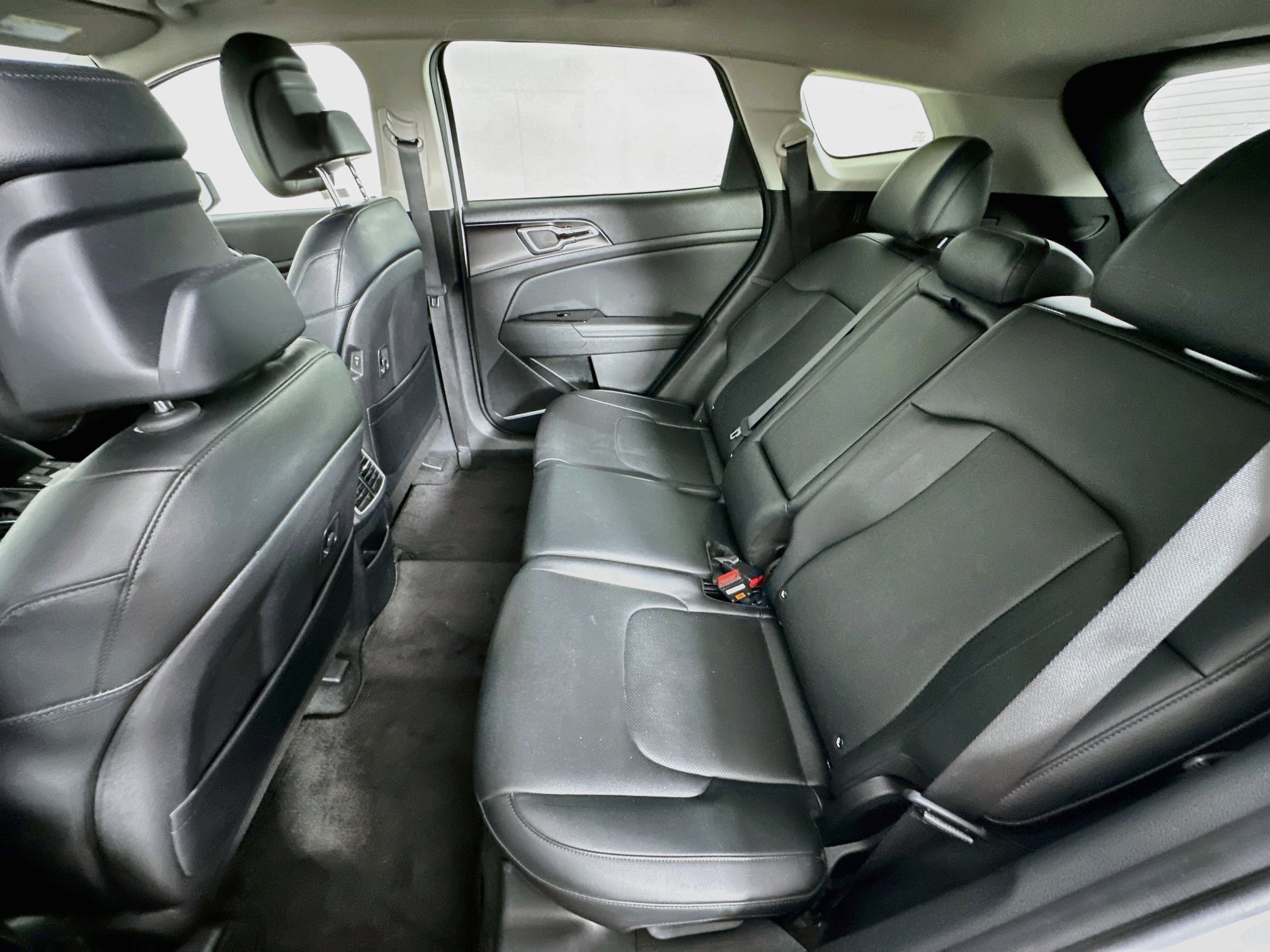 Used 2023 Kia Sportage EX FWD image 28