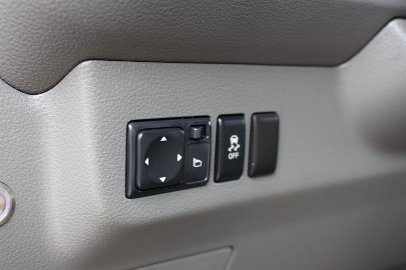 Used 2015 Nissan NV 3500 SL w/ Technology Package RWD image 35