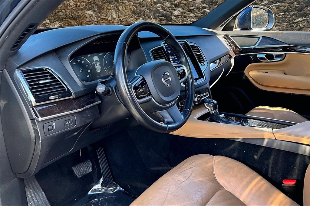 Used 2018 Volvo XC90 T6 Momentum w/ Convenience Package image 10