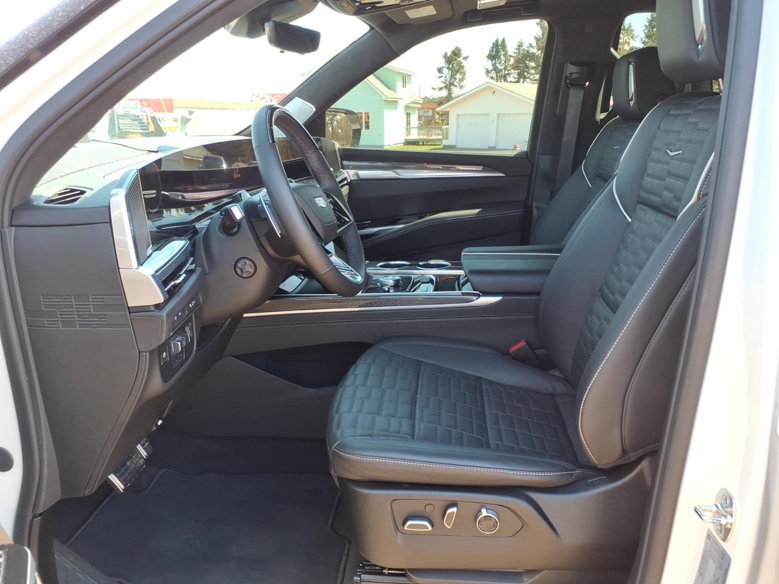 Used 2025 Cadillac Escalade V w/ LPO, ONYX Package AWD/4WD image 10