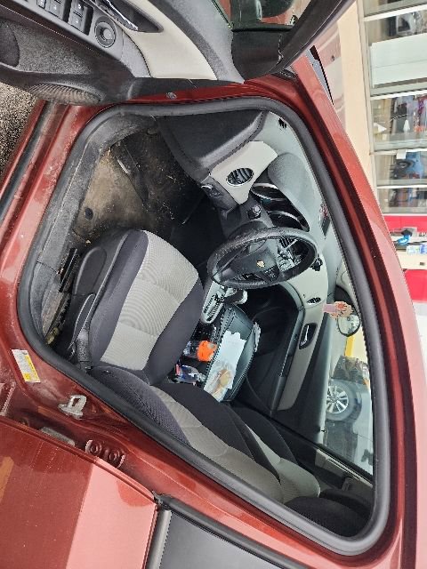 Used 2013 Chevrolet Cruze LS FWD image 2