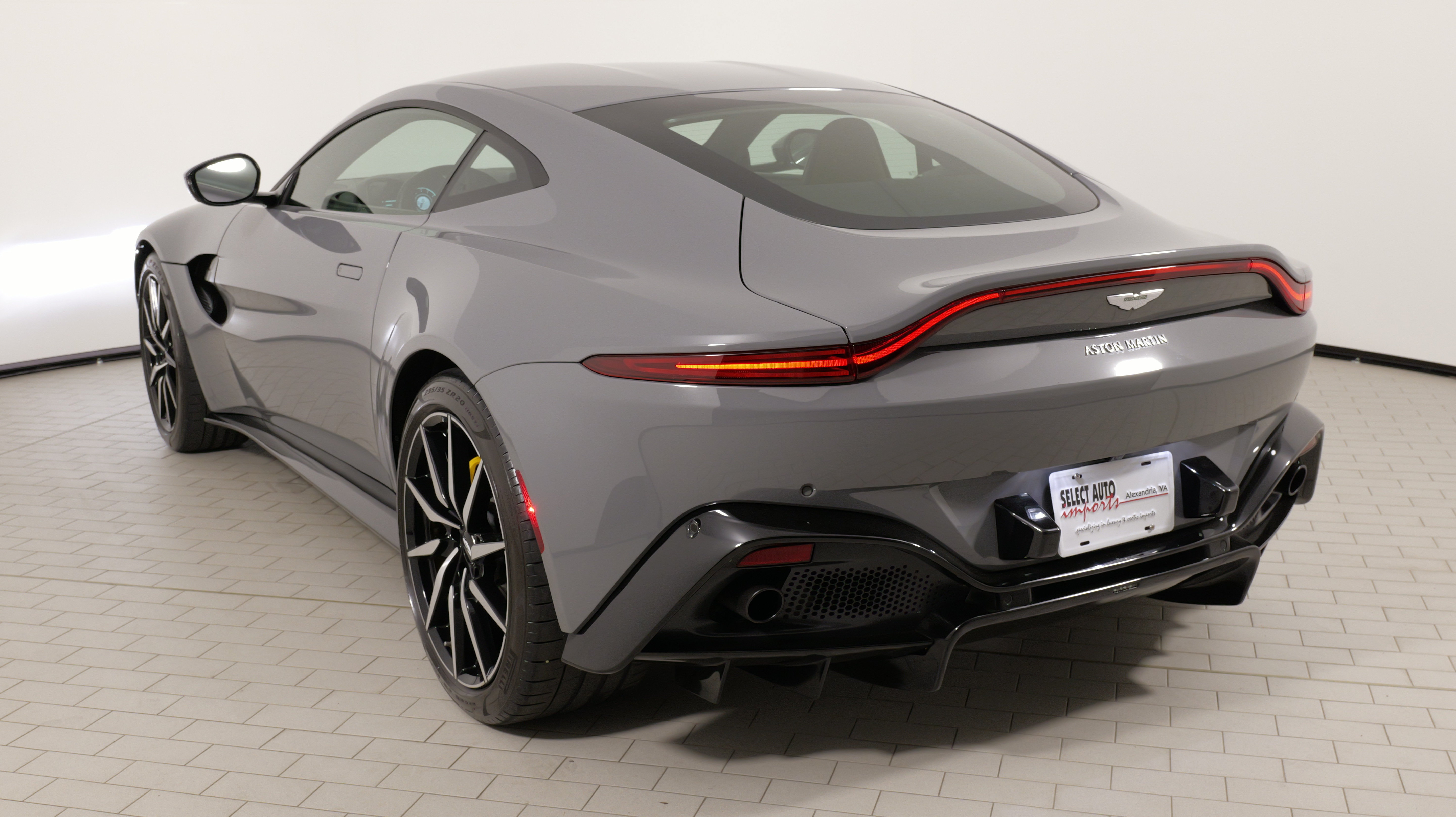 Used 2019 Aston Martin V8 Vantage Coupe RWD image 20