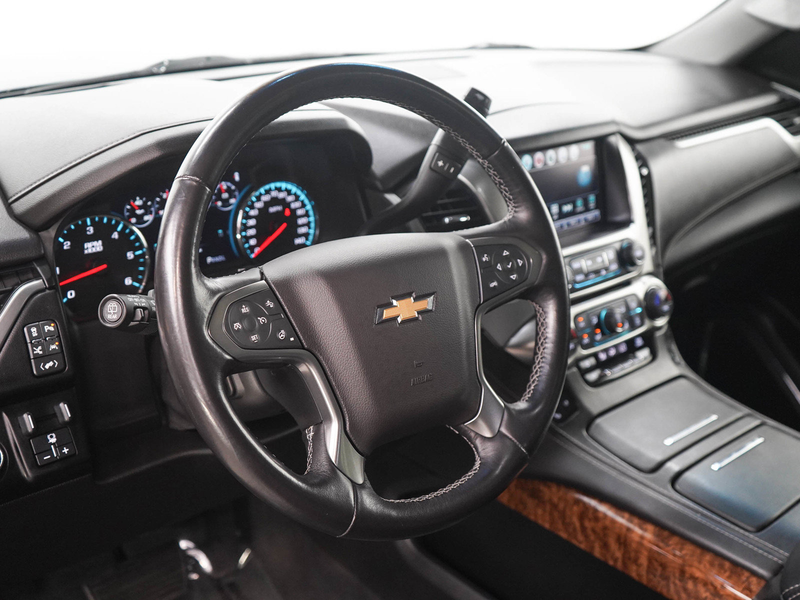Used 2019 Chevrolet Suburban Premier AWD/4WD image 22