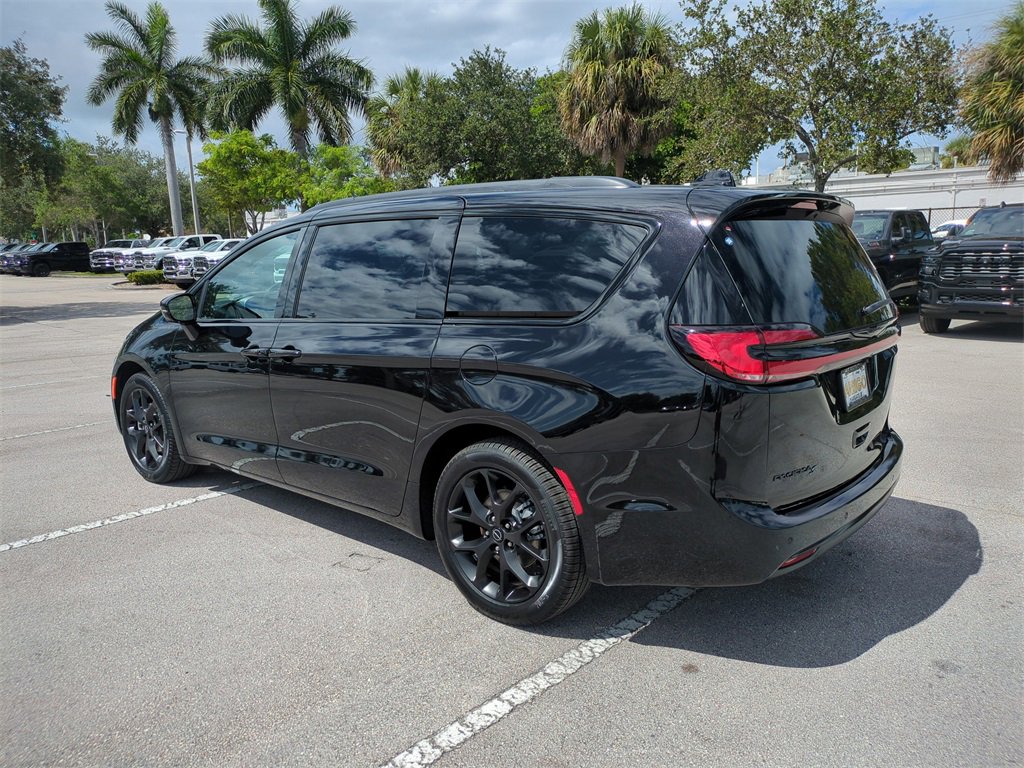 New 2026 Chrysler Pacifica Select w/ S Appearance Package image 7