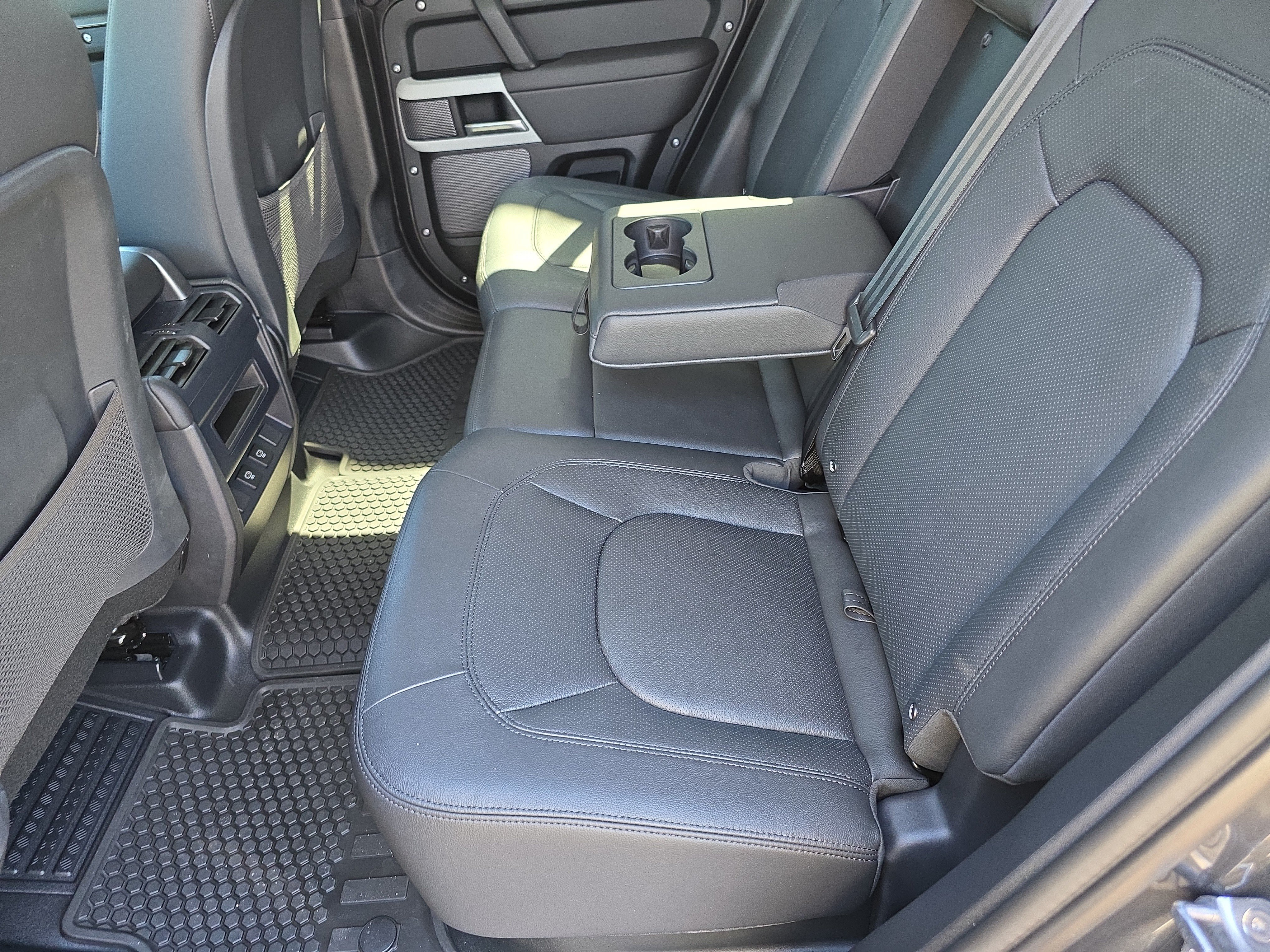 Certified 2024 Land Rover Defender 110 SE AWD/4WD image 15